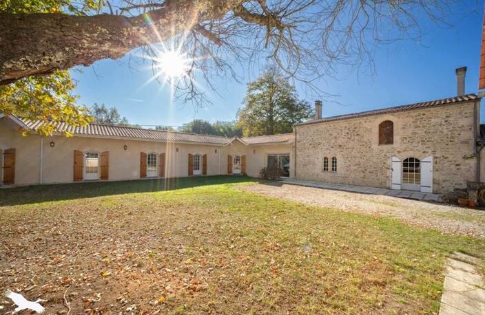 Vente maison 8 pièces 350 m² Saint-Christoly-de-Blaye (33920) — photo 2