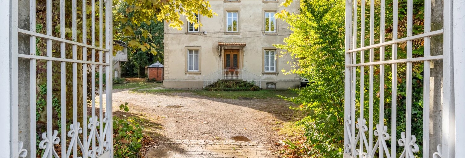 Maison 8 Pièces 450 m² à vendre à Sathonay-Camp (69580)