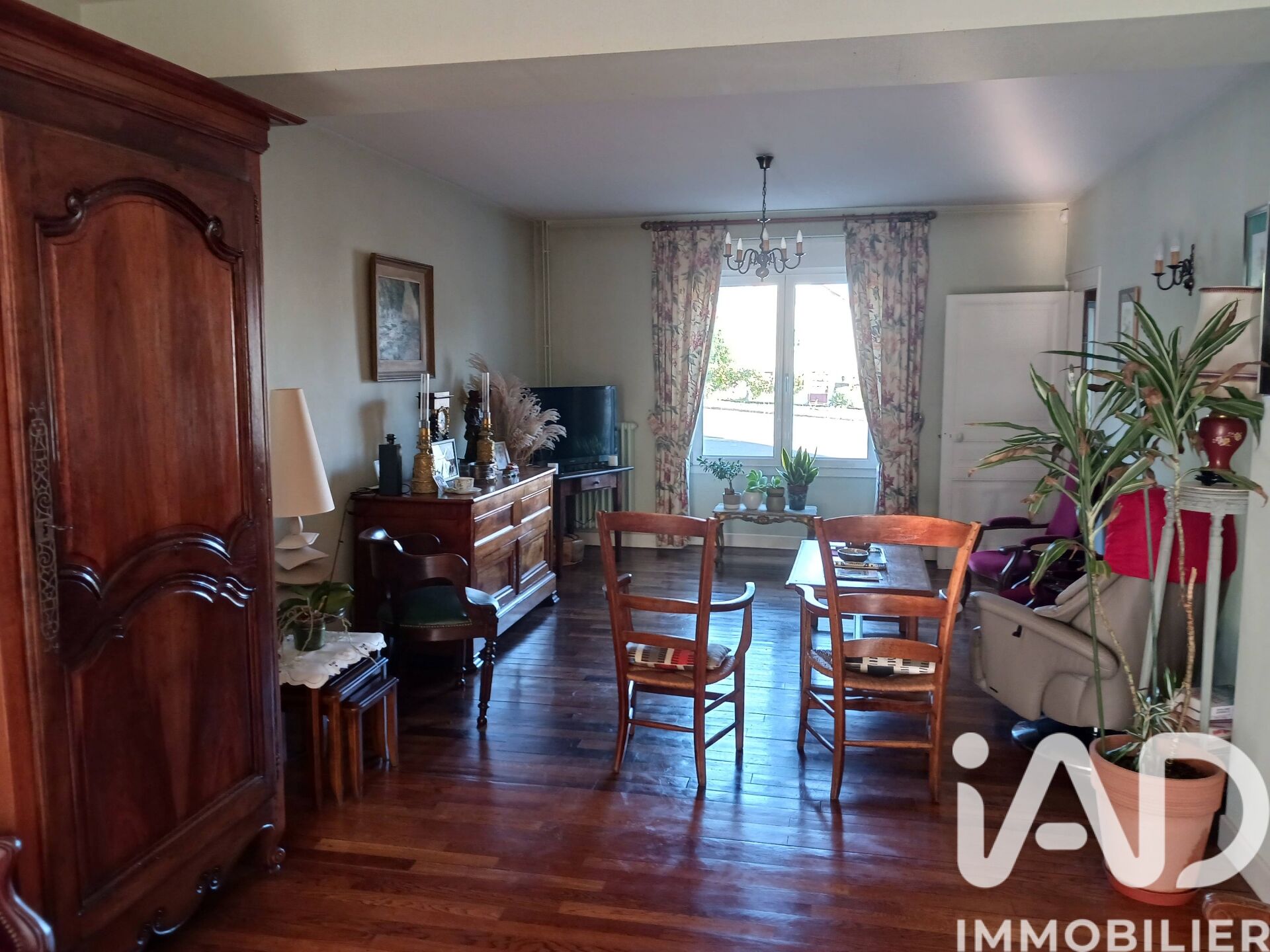 St-Martin-L-Ars - 173m² - 10p. - 5ch.