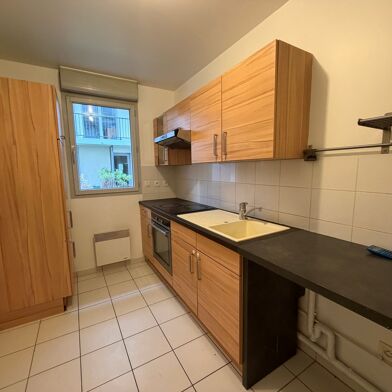 Appartement 3 pièces 865 €