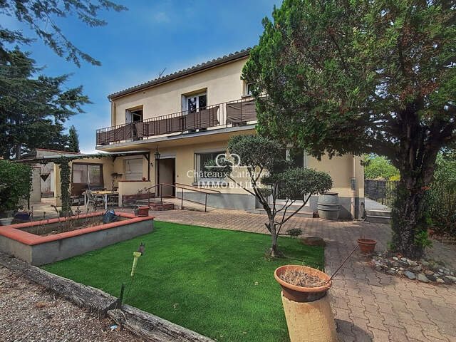 Spacieuse villa T7 vaste sous sol et parcelle constructible, 662 — photo du bien