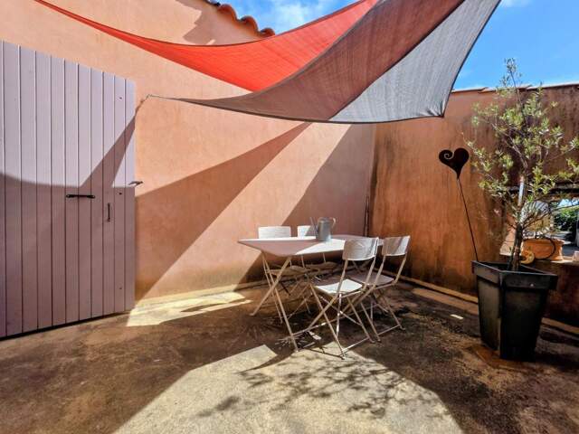 Maison de village avec terrasse — photo du bien