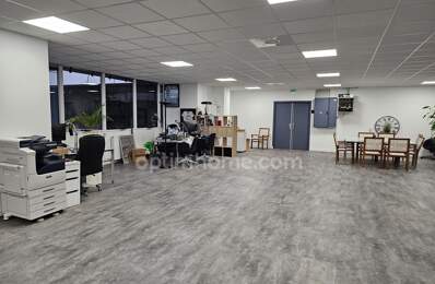 bureau rénové de 299 m2 à vendre à Cergy au prix de 325000 euros — photo du bien