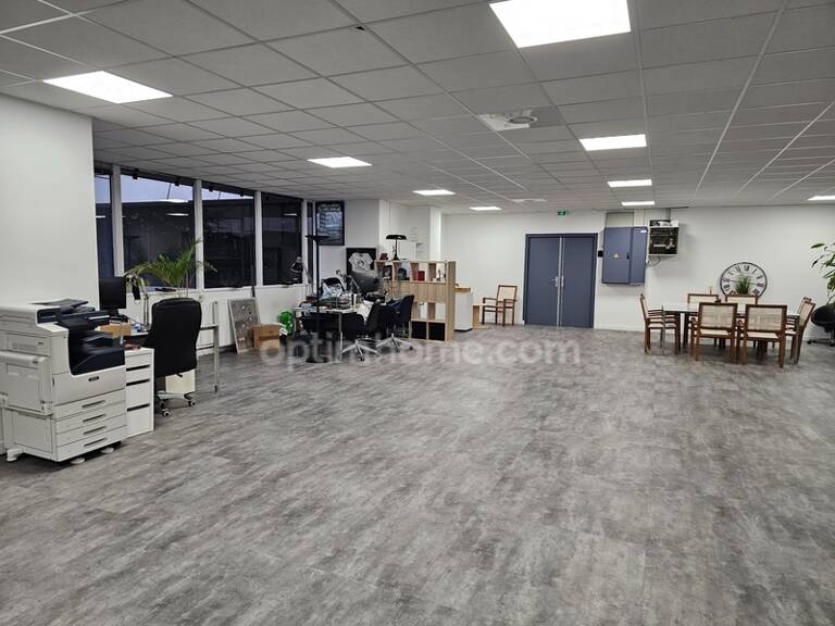bureau rénové de 299 m2 à vendre à Cergy au prix de 325000 euros — photo 1