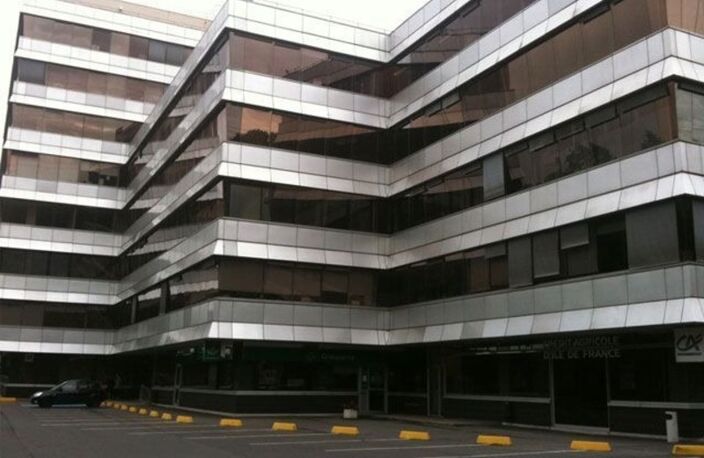 bureau rénové de 299 m2 à vendre à Cergy au prix de 325000 euros — photo 3