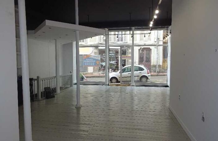 A VENDRE MURS COMMERCIAUX EN HYPER CENTRE DE LIMOGES PROCHES DES HALLES CENTRALES — photo 2