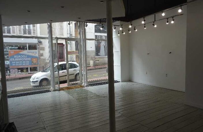 A VENDRE MURS COMMERCIAUX EN HYPER CENTRE DE LIMOGES PROCHES DES HALLES CENTRALES — photo 3