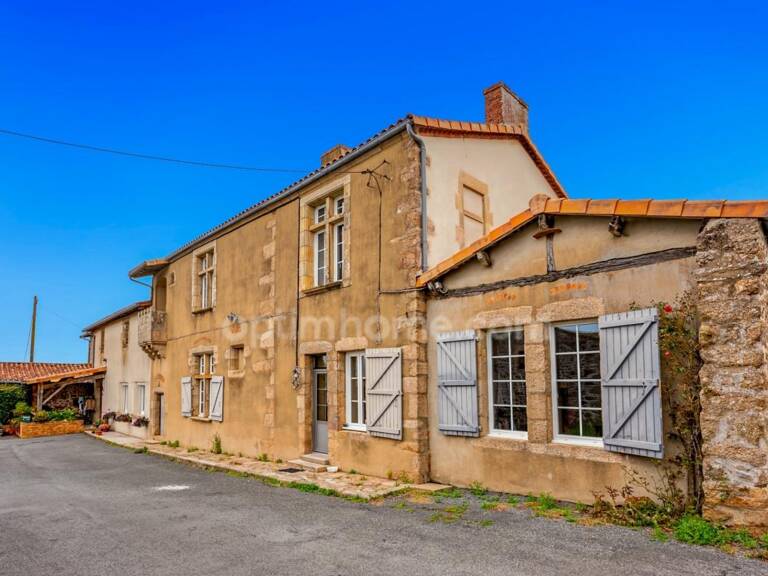 Propriété de caractère à vendre près de Cholet – Maison 180 m², 2 appartements loués, dépendances et 4 hectares — photo 1
