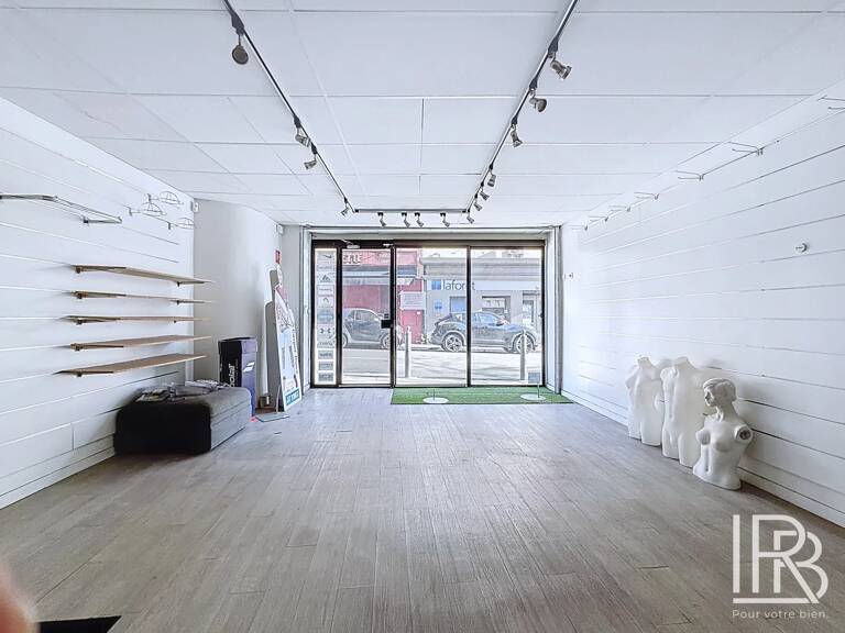 Local commercial — photo 1