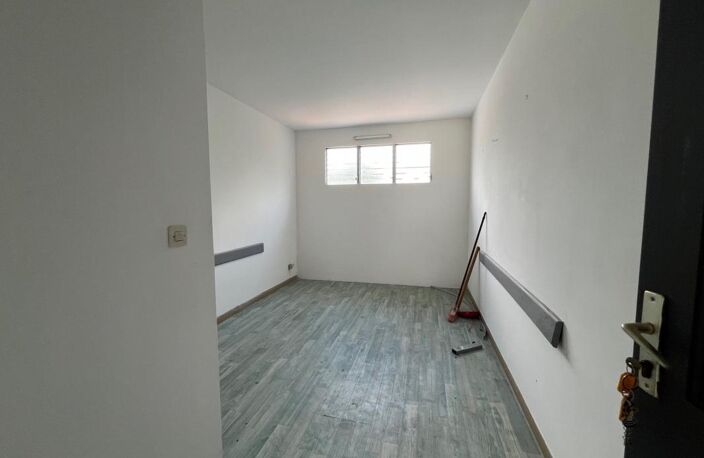 Bureau / Local À Louer — photo 3