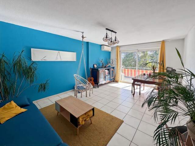 Bel appartement T3 à HYERES avec GARAGE et TERRASSE - SOUS COMPROMIS — photo du bien