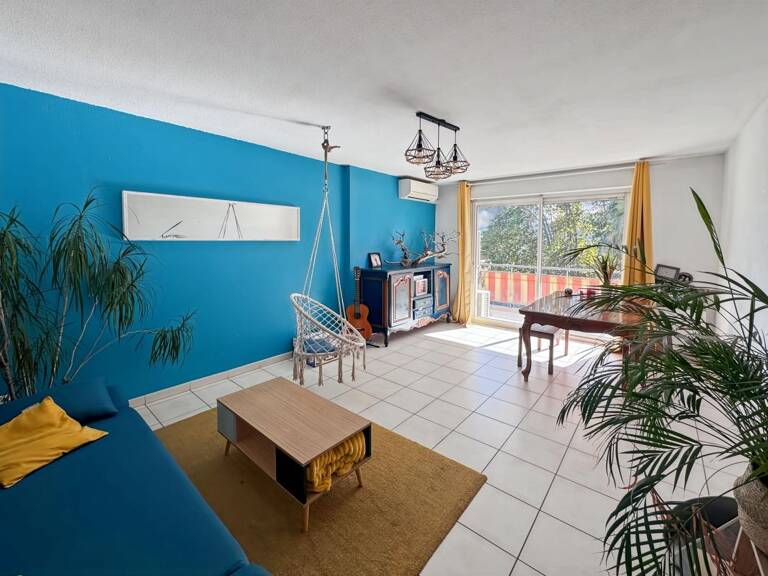 Bel appartement T3 à HYERES avec GARAGE et TERRASSE - SOUS COMPROMIS — photo 1