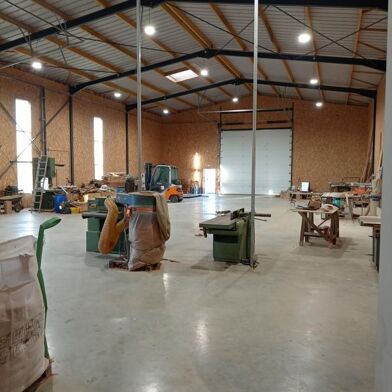 Local industriel  546000 €