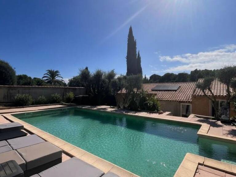 Maison rénovée de plain-pied, de type 5 dépendance et piscine le tout sur 2000m² de parcelle — photo 1