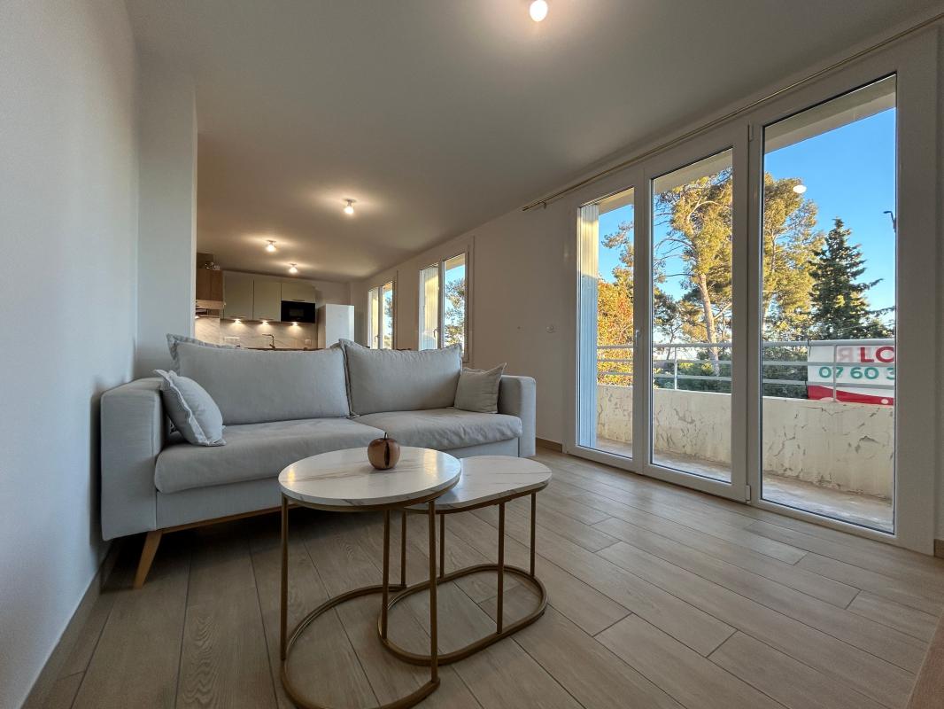 Appartement à louer T2 TOULON OUEST entièrement rénové- place de parking, cave