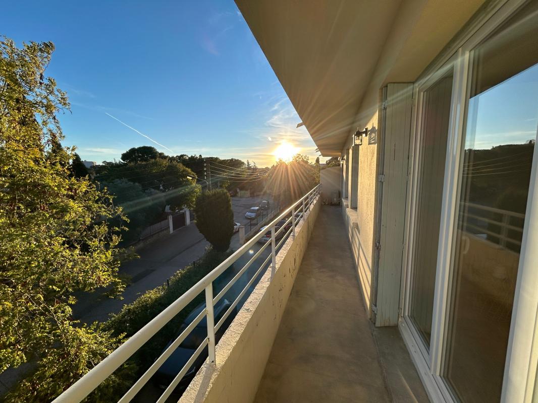 Photo Appartement à louer T2 TOULON OUEST entièrement rénové- place de parking, cave image 2/4