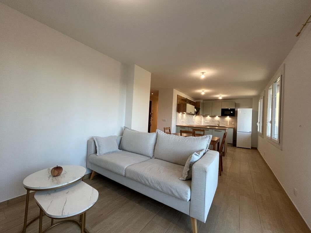 Photo Appartement à louer T2 TOULON OUEST entièrement rénové- place de parking, cave image 3/4