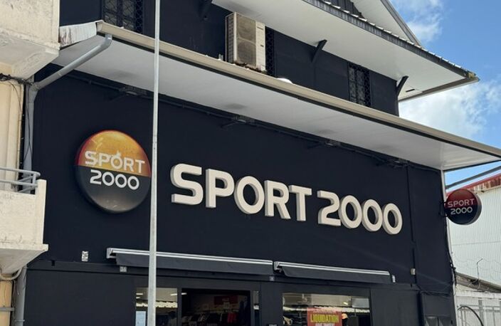 A LOUER SURFACE COMMERCIALE DE 850 M2 UTILES DANS UN IMMEUBLE SUR 3 NIVEAUX — photo 2