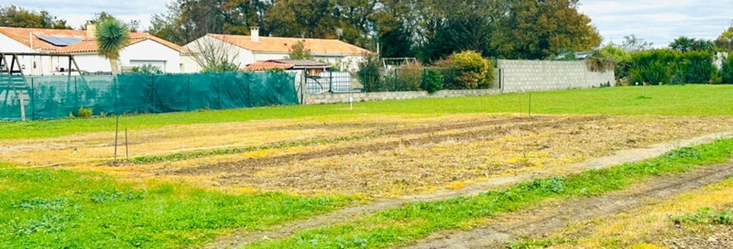 Terrain  1220 m² à vendre à Forges (17290)