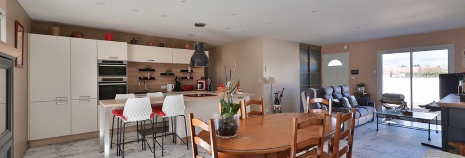 Maison 6 Pièces 132 m² à vendre à Feillens (01570)