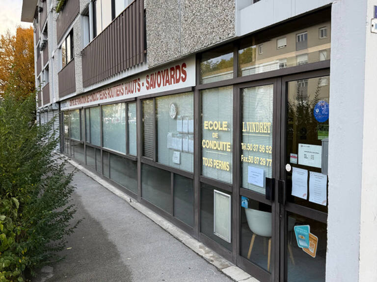 Local/bureau à vendre ANNEMASSE (74) — photo 1