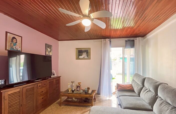 Dpt La Réunion (974), à vendre maison plain pied T5 de 121 m² sur Terrain de + de 700m2 — photo 2