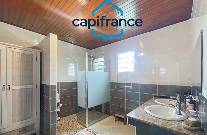 Dpt La Réunion (974), à vendre maison plain pied T5 de 121 m² sur Terrain de + de 700m2 — photo 4