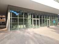 A louer, Local commercial de 145 m² avec Mezzanine, Square Benes, Saint Laurent du Var 06700, Alpes-Maritimes — photo 2