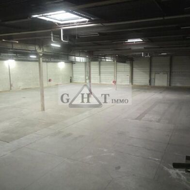 Local industriel  18623 €