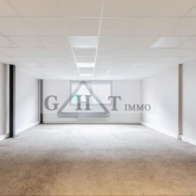 Local industriel  3169800 €