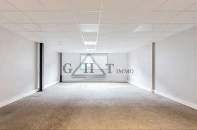 Local industriel  3169800 €