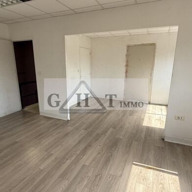 Local industriel  260000 €