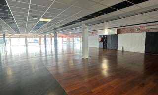 Commerce  955 m² à louer à Saint-Denis (97400)