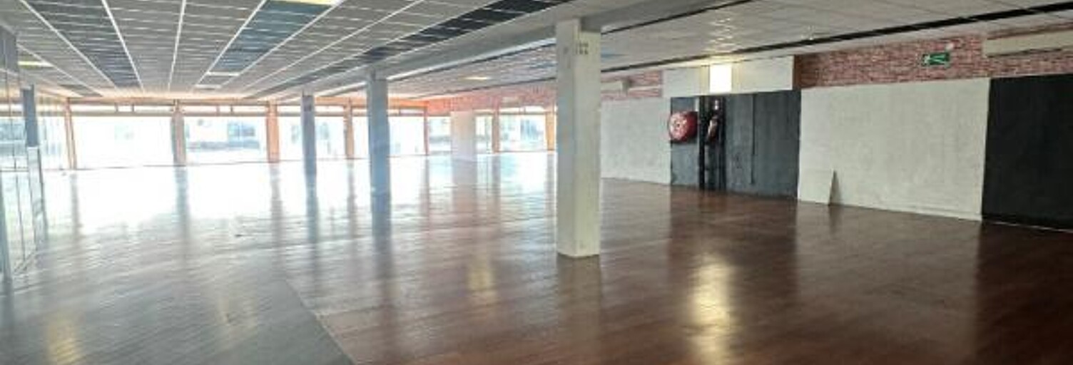 Commerce  955 m² à louer à Saint-Denis (97400)
