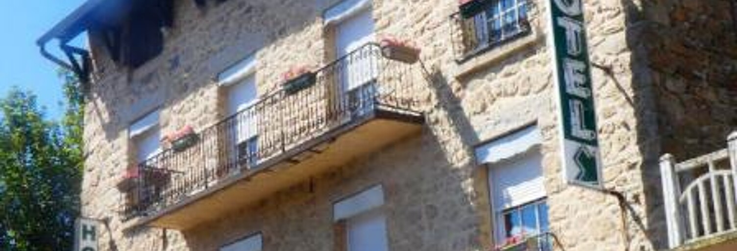 Maison 19 Pièces 576 m² à vendre à Pradelles (43420)