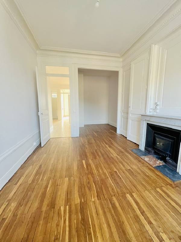 Photo Location T3 65 m² à Caluire-Et-Cuire 982 ¤ CC /mois image 2/3