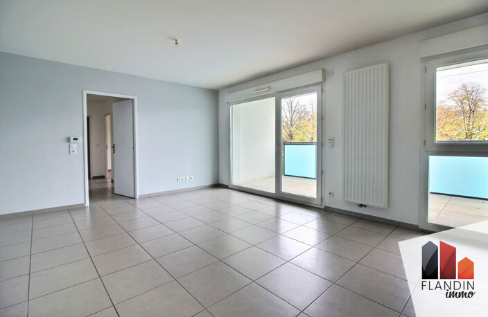 Appartement récent, lumineux, avec balcon et garage — photo 2