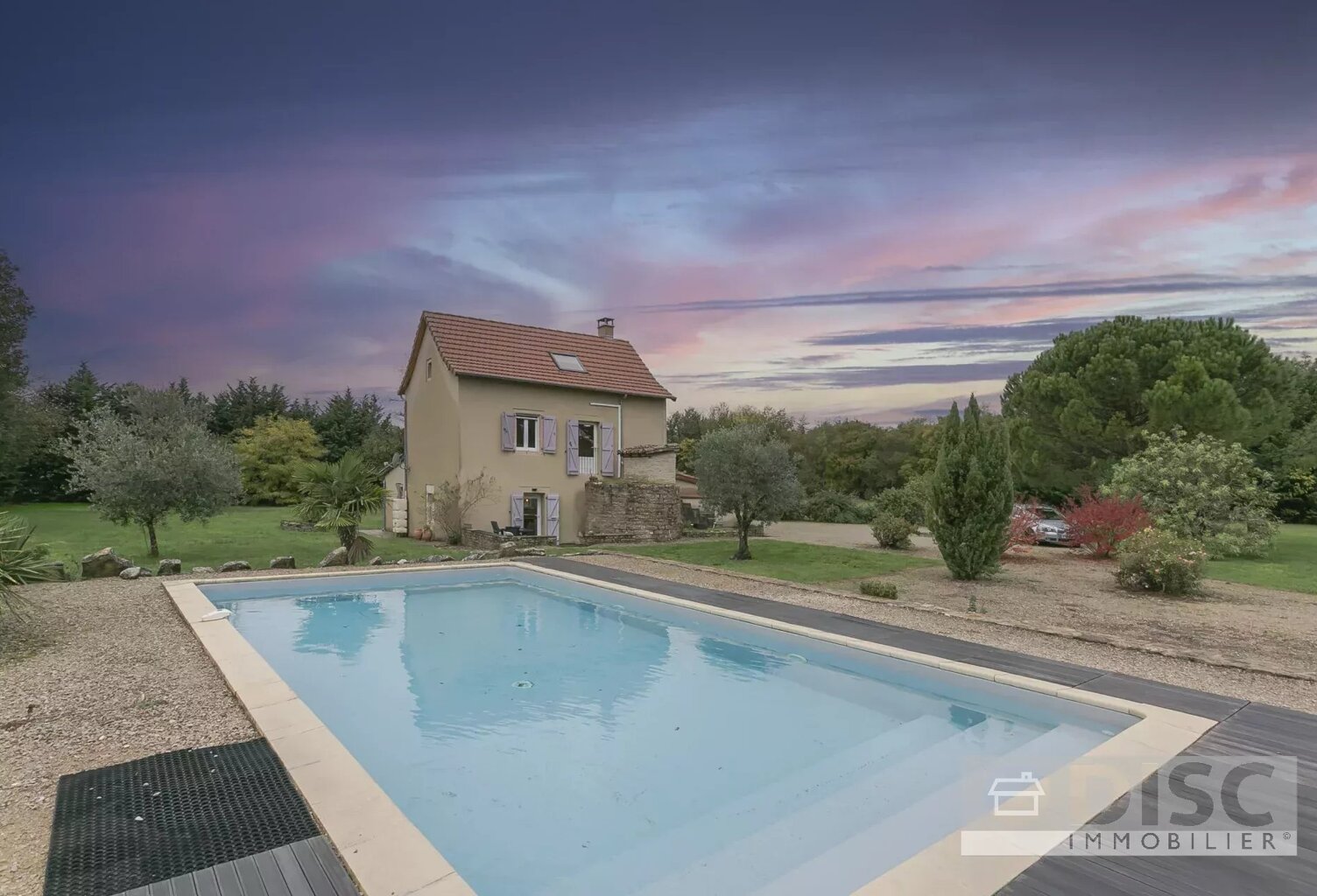 Belle maison entièrement rénovée avec piscine, garage, hangar et plus d’un hectare de terrain — photo 1