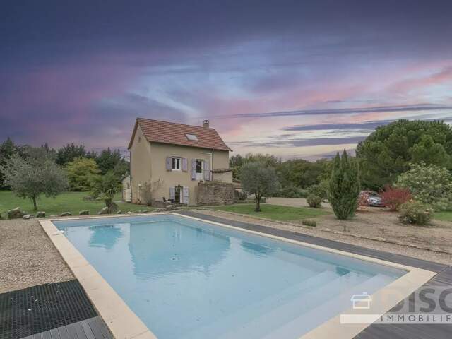 Belle maison entièrement rénovée avec piscine, garage, hangar et plus d’un hectare de terrain — photo du bien