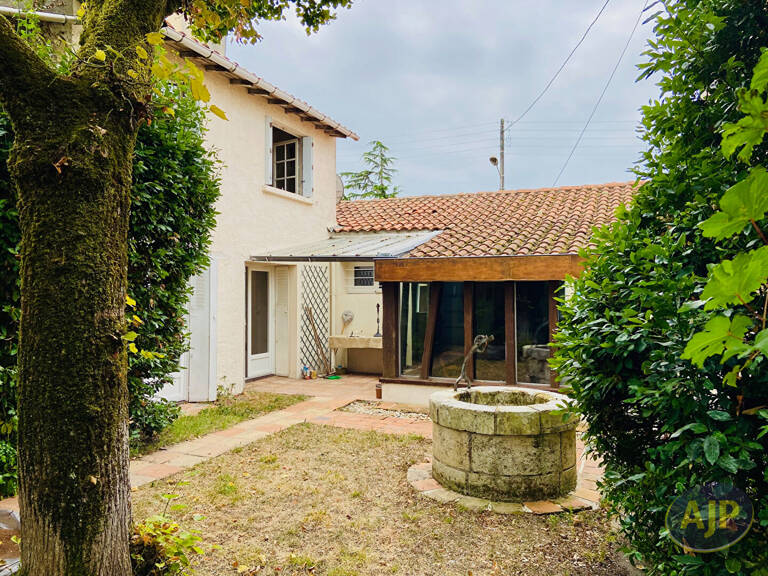 Maison de ville en pierres avec jardinet et garage ! — photo 1