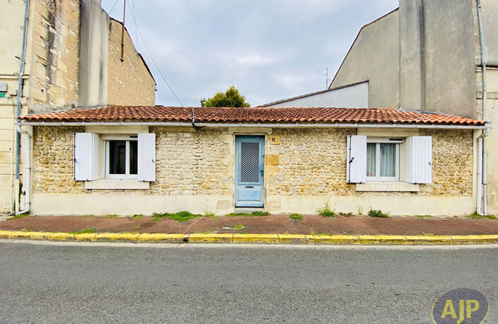 Maison de ville en pierres avec jardinet et garage ! — photo 2