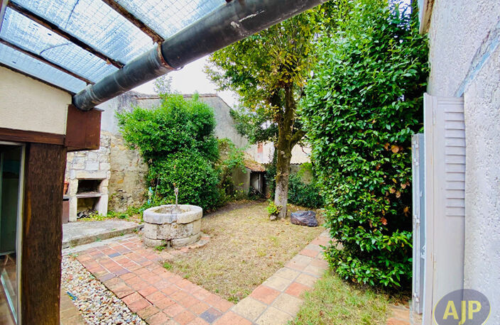 Maison de ville en pierres avec jardinet et garage ! — photo 4