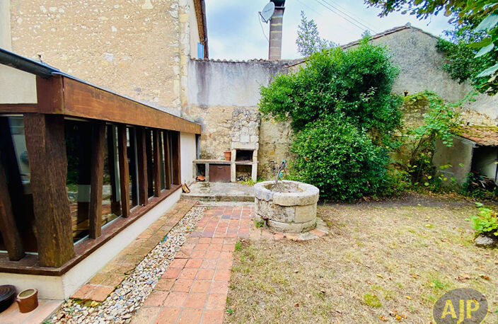Maison de ville en pierres avec jardinet et garage ! — photo 5