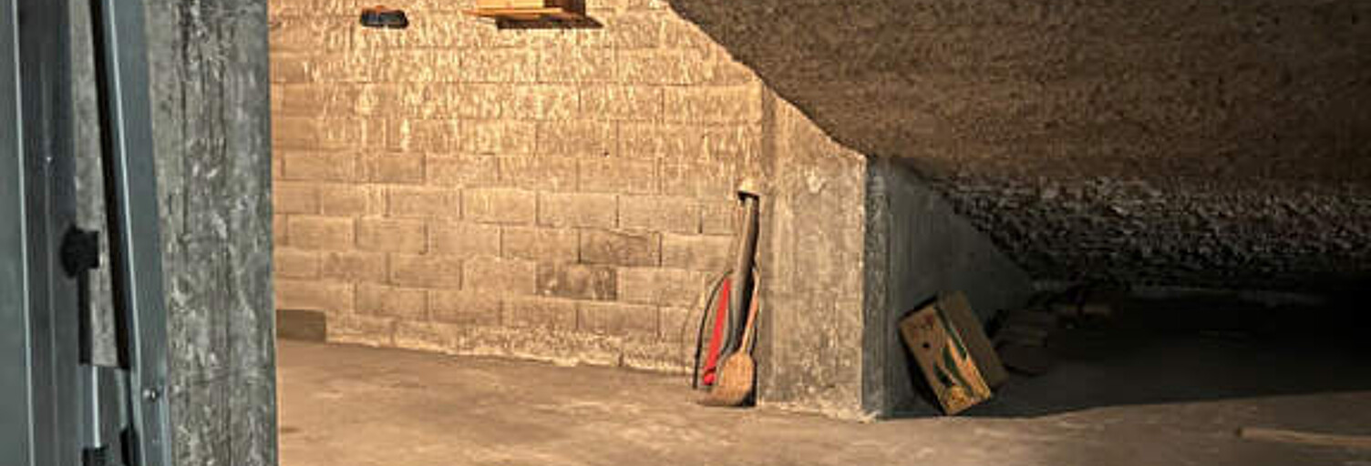 Garage   m² à louer à Marseille 6 (13006)