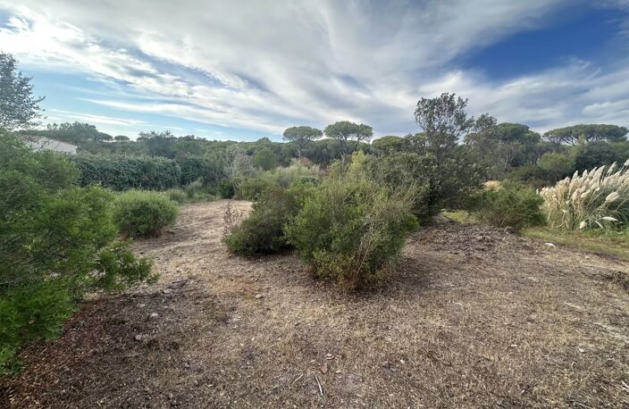 EXCLUSIVITÉ – FRÉJUS – TERRAIN LIBRE CONSTRUCTEUR VIABILISÉ AVEC PERMIS DE CONSTRUIRE — photo 3