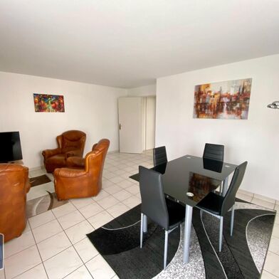 Appartement 3 pièces 890 €