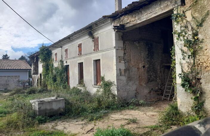 belle bâtisse charentaise à rénové entièrement  sur un terrain de 1760 m2 environ 400 m2 de bâtisse — photo 2
