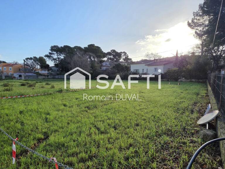 Terrain plat  Six-Fours-les-Plages  Secteur calme et recherché — photo 1