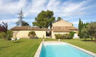 Maison 12 Pièces 350 m² à vendre à Robion (84440)