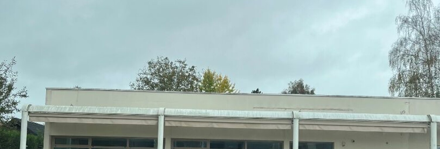 Commerce  140 m² à louer à Franqueville-Saint-Pierre (76520)